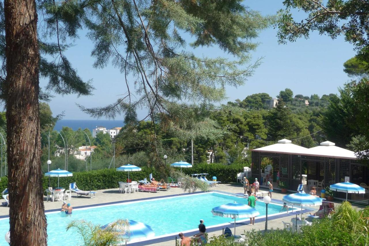 Happy Camp mobile homes in Camping Villaggio Internazionale San Menaio Esterno foto