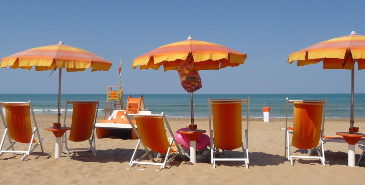 Happy Camp mobile homes in Camping Villaggio Internazionale San Menaio Esterno foto