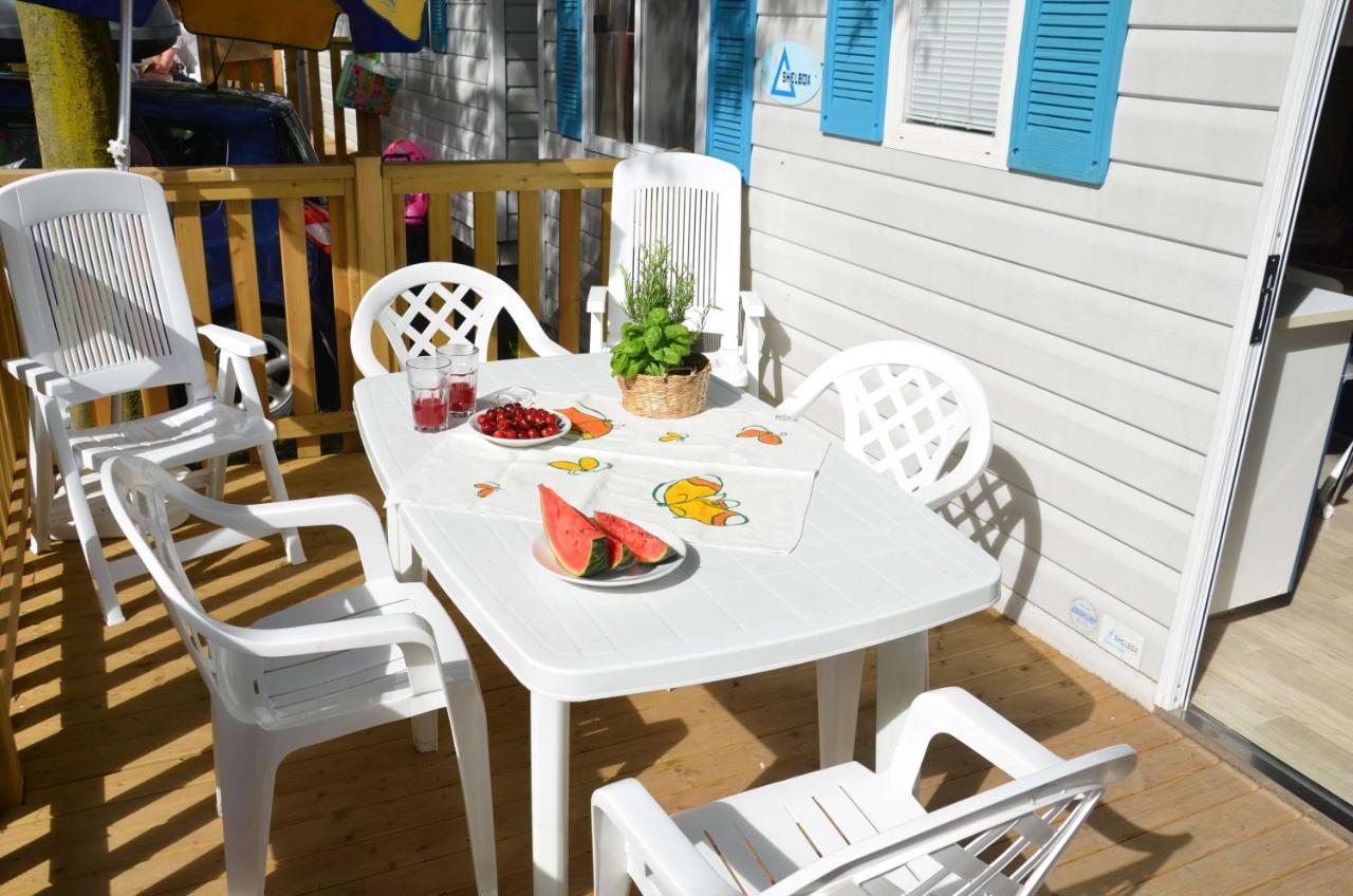 Happy Camp mobile homes in Camping Villaggio Internazionale San Menaio Esterno foto