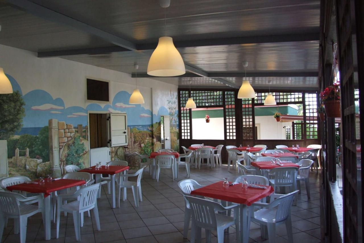Happy Camp mobile homes in Camping Villaggio Internazionale San Menaio Esterno foto