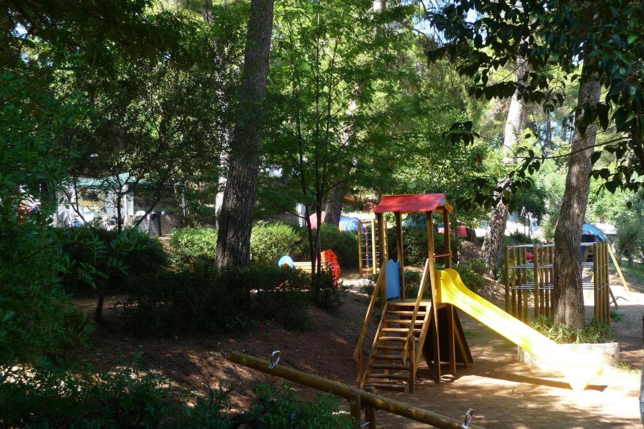 Happy Camp mobile homes in Camping Villaggio Internazionale San Menaio Esterno foto